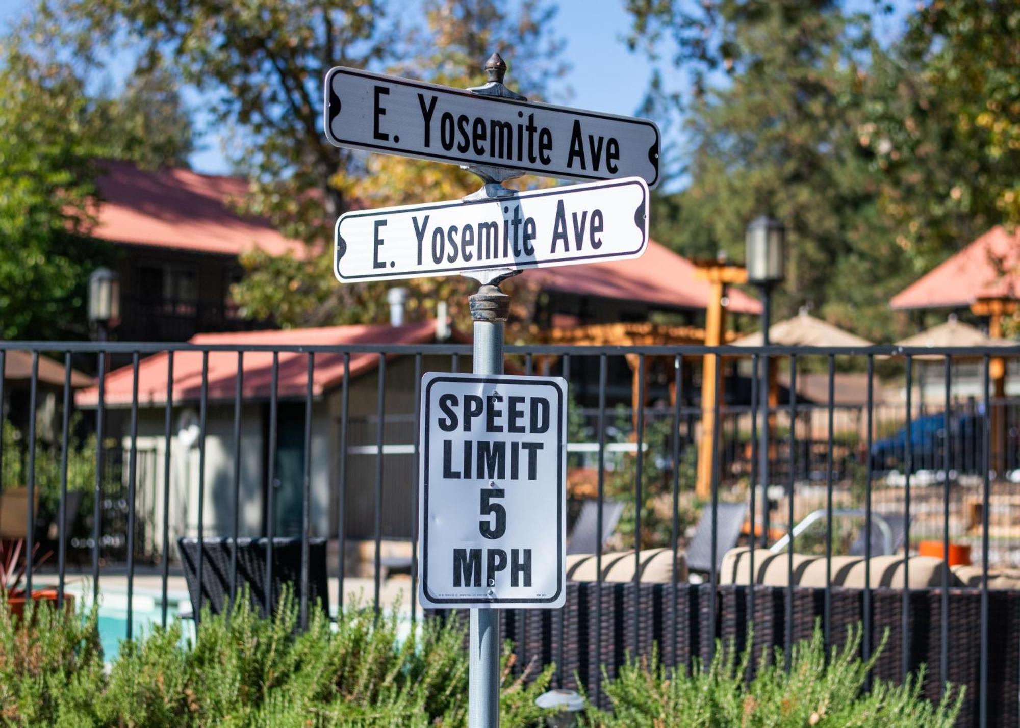 Yosemite Westgate Lodge Groveland Exterior photo